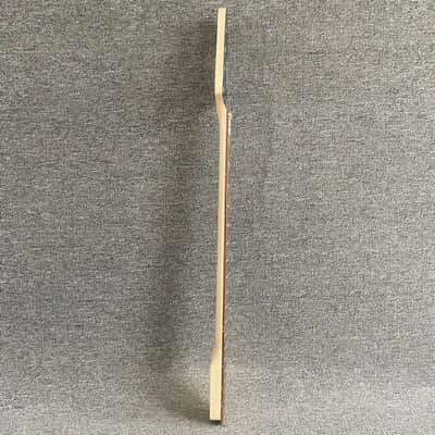 Green 4 String Bass Maple Neck, 20 Frets Rosewood Fingerboard image 3