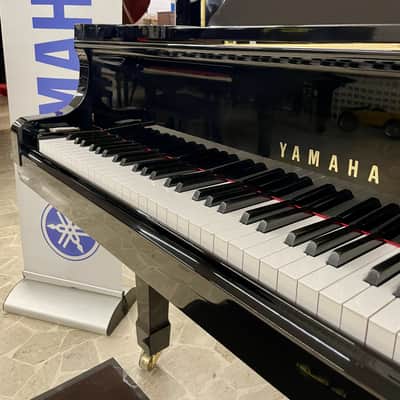Yamaha C3 PIANOFORTE A MEZZA CODA NERO image 2