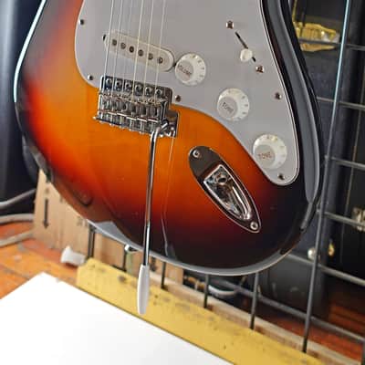 Fender Classic Series '70s Stratocaster with Rosewood Fretboard 2005 - 3-Color Sunburst - READ DESCRIPTION image 4