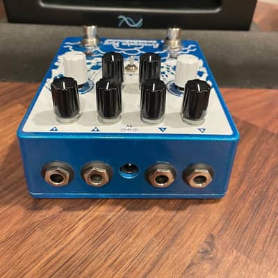 EarthQuaker Devices Avalanche Run v2 with Box and Adapter image 3