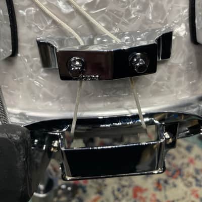 Rogers - 14x6.5" Dyna-Sonic Bread and Butter Lug Snare Drum, Reissue   2010's - White Marine Pearl image 7