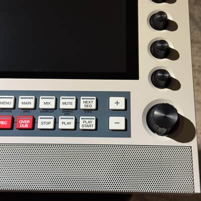 Akai MPC Live II Standalone Sampler / Sequencer Retro Edition 2020 - Present - Grey image 7