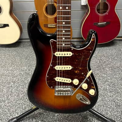Squier Classic Vibe '60s Stratocaster with Laurel Fretboard 2019 - Present - 3-Color Sunburst image 1