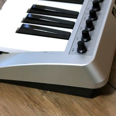 Evolution MK-425C MIDI controller image 4