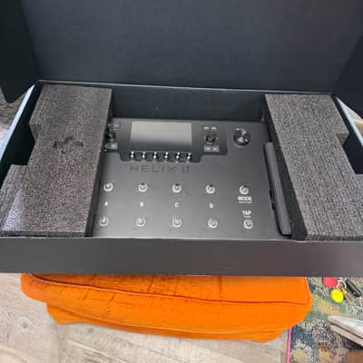 Line 6 Helix LT 2017 - Present - Black with backpack image 3
