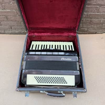 Guerrini Accordion With Hard Case 626 | Reverb