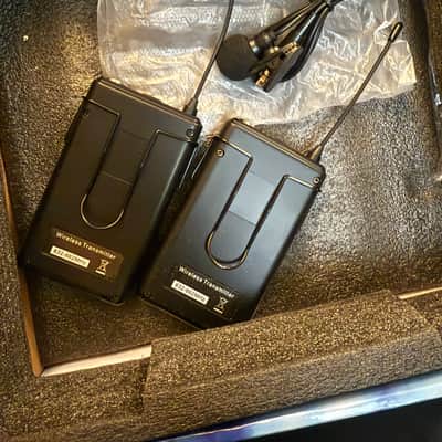 Audio 2000’s AWM6952U Pro 2 Channel UHF Wireless System with 100 frequencies 2013 - Silver image 3