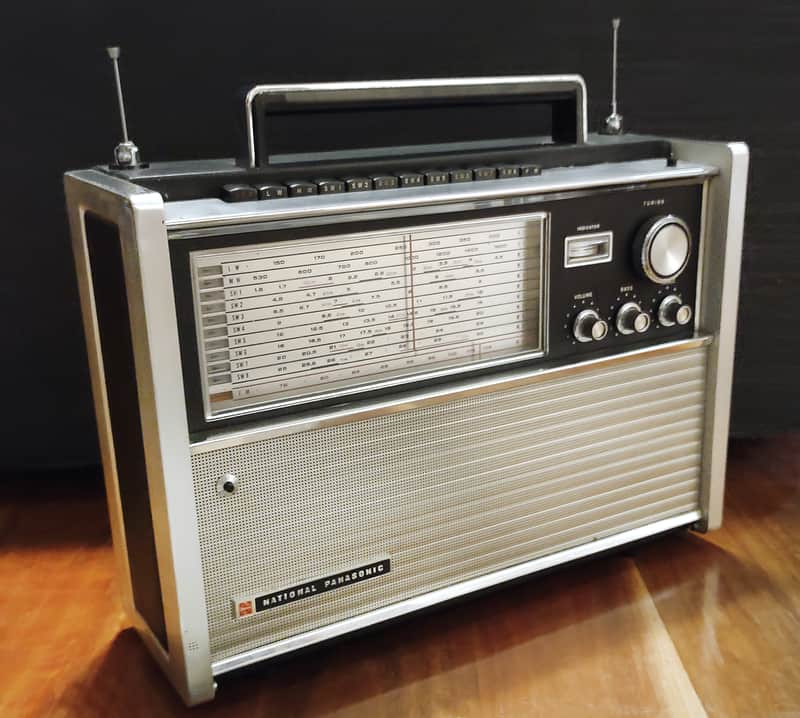 Vintage National Panasonic RF-5000 Multiband Transistor Radio