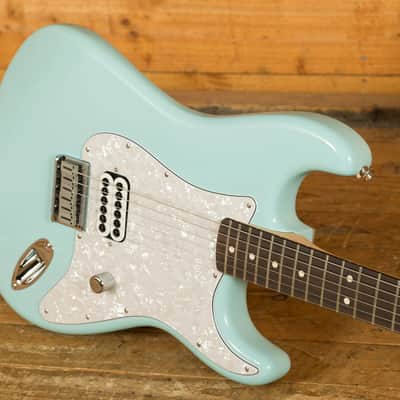 Fender Tom DeLonge Stratocaster - Rosewood - Daphne Blue *B-Stock* image 5