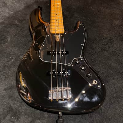 Fender Player Jazz Bass with Maple Fretboard Black image 2
