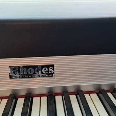 Rhodes Suitcase Piano 73-Key Electric Piano 1979 - Black Rounded Top image 6