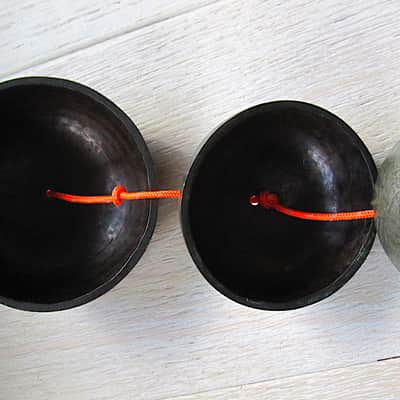 Temple Bells (3 medium bells) - Vintage image 3