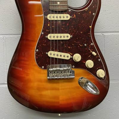 Fender 70TH Anniversary Am Pro II Stratocaster Comet Burst image 2