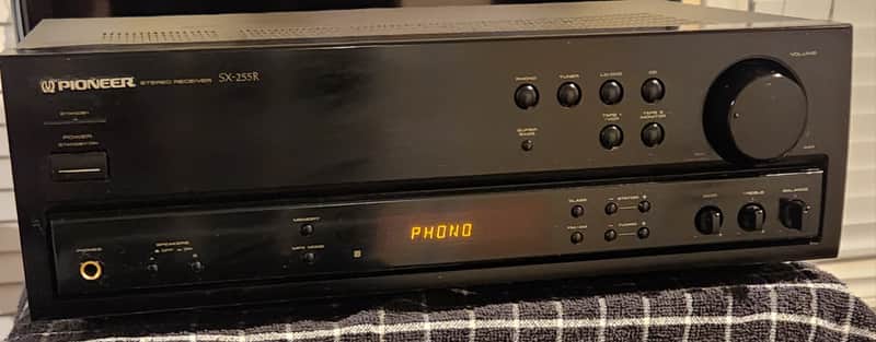 Pioneer Pioneer SX-255R is a vintage AM/FM stereo receiver 90s  - Black image 1