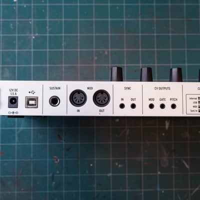 Arturia KeyStep 37 MIDI Controller v1 - White image 5