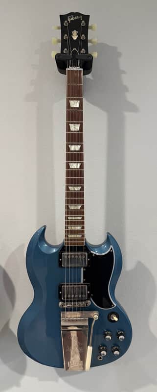 Gibson Gibson Custom Shop M2M 1964 SG Standard Reissue With Maestro Vibrola Gloss Antique Pelham Blue 7.10 LBS 2023 Antique Pelham Blue