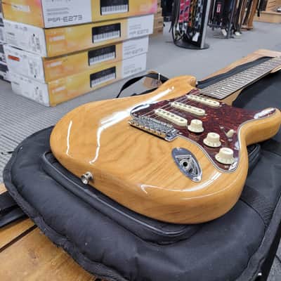 Fender FSR Standard Stratocaster With Bag 2007 Natural image 4