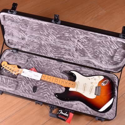 Fender Stratocaster American Professional II V 3 Tone Sunburst image 2