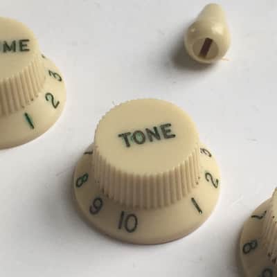 Cream Aged Relic Green Fonts Reissue Fender Strat Pickup Covers 3 Knobs Full Set image 6