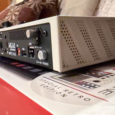 Akai MPC One Standalone MIDI Sequencer Retro Edition 2021 - Present - Grey image 8