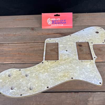 Real Life Relics Aged White Pearl 72 Telecaster® Deluxe Pickguard   [PGE3] image 2