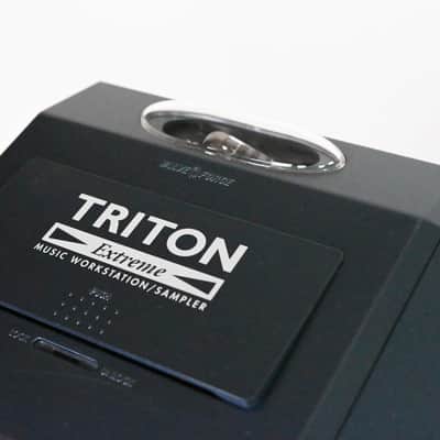Korg Triton Extreme 76 76-Key 120-Voice Polyphonic Workstation CG012M2 image 6