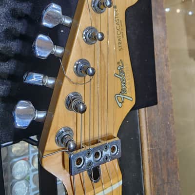 Fender Standard Stratocaster with S1 Tremolo with Maple Fretboard MIJ 1984 - 1987 - Candy Apple Red image 10