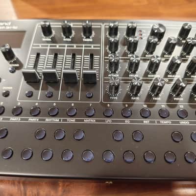 Roland SH-4D polyphonic desktop synthesizer image 2