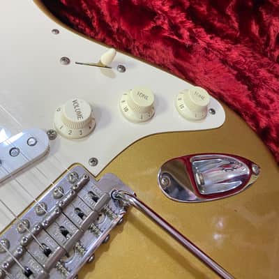 Fender American Vintage '57 Stratocaster 1998 - 1999 - Aztec Gold image 4