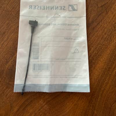 Sennheiser Sennheiser SR300 IEM G2 D + EW300 IEM G2 – 518 - 554 MHz – Pro Stereo In-Ear System image 9