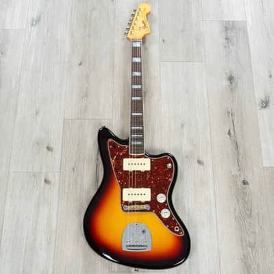 Fender Custom Shop 1967 Jazzmaster DLX Closet Classic Guitar, Rosewood Fingerboard, 3-Color Sunburst image 3