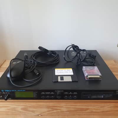 Roland S-760 Digital Sampler /w extras image 1
