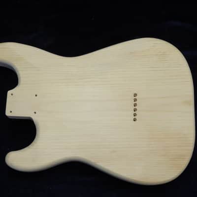 1 Piece 40yr Aged Pine Strat style body - Standard - 3lbs 6oz #3668 USAIMPORT CHARGES INCLUDED Bild 6