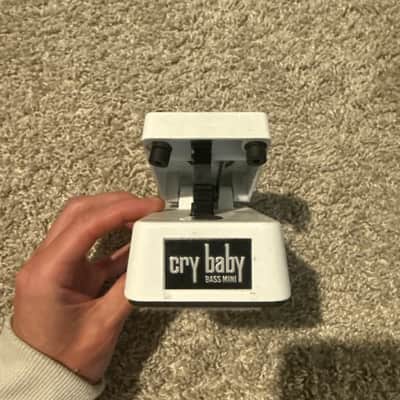 Dunlop 105Q Cry Baby Bass Wah image 5