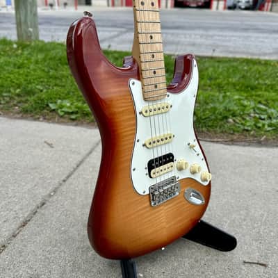 Limited Edition Player Stratocaster HSS Plus Top, Maple Fingerboard, Sienna Sunburst image 3