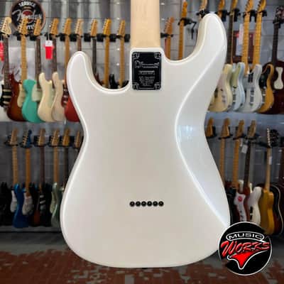 Charvel   Jake E Lee Signature Pro Mod So Cal Style 1 Hss Ht Rw Pearl White image 6