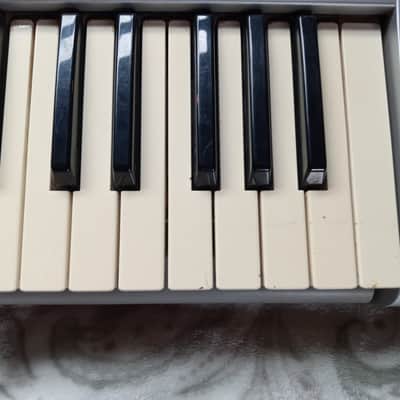 Yamaha YPT-300 61 Key Electronic Portable Keyboard image 9