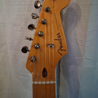 Fender Stratocaster 2019 - Red image 3
