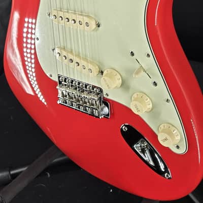 Fende 0170250840 Limited Eddition American Vintage II 61 Stratocaster Electric Guitar, RW, Fiesta Red image 4