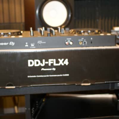 Pioneer DDJ-FLX4 2-Channel DJ Controller 2022 - Present - Graphite image 3