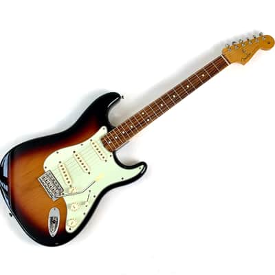 Fender Stratocaster 60′s Vintera 2019 Sunburst image 1