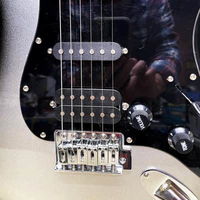 Fender Starcaster Strat electric guitar MINT MFG -2008 BEAUTIFUL PLAYS THE BEST! image 4