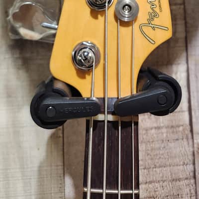 Fender American Professional II Jazz Bass with Maple Fretboard 2020 - Present - 3-Color Sunburst image 3