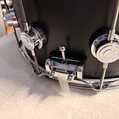 DW Collector's SSC Maple Satin Oil Snare Drum with Chrome Hardware Regular 14 x 6.5 in. Ebony Stain image 6