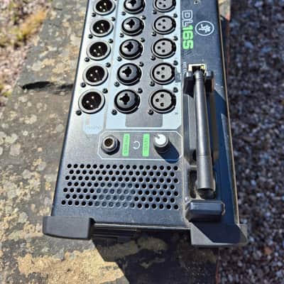Mackie DL16S 16-Channel Wireless Digital Live Sound Reinforcement Mixer 2018 - Present - Black image 7