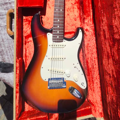 1994 Fender 40th Anniversary Stratocaster with Maple Fretboard Brown Sunburst image 4
