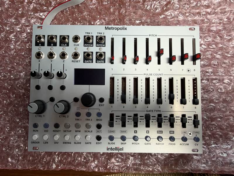 Intellijel Intellijel Metropolix Eurorack Pitch and Gate Sequencer Module - Silver