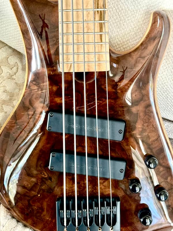 Roscoe LG3005 - Burled Walnut top Gloss image 1