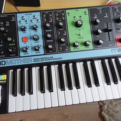 Moog Grandmother + SR Case