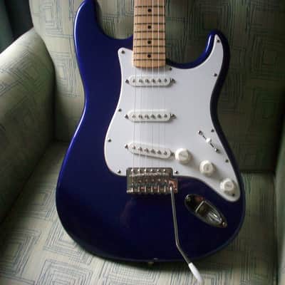 Fender Standard Stratocaster with Maple Fretboard 1998 - 2001 - Midnight Blue image 1